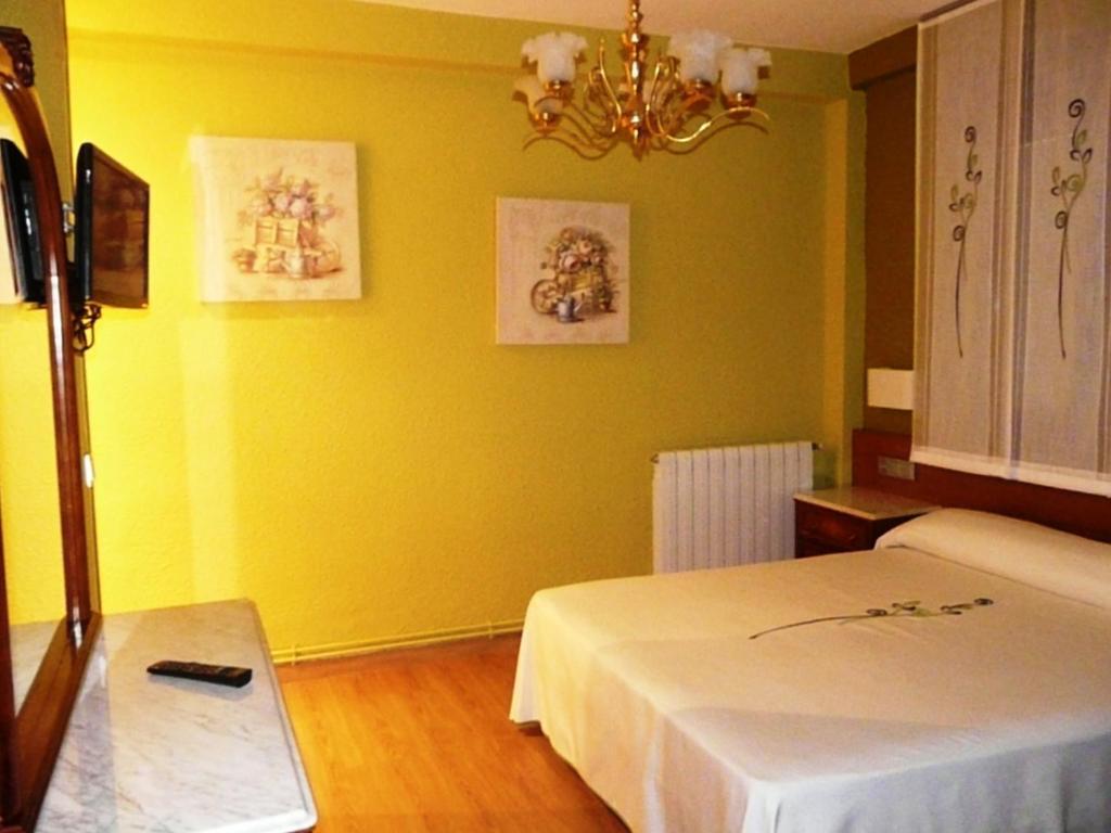 Apartamento Turístico Guara Casa Castro Barbastro Quarto foto